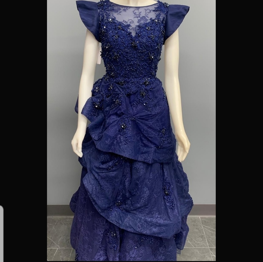 Dress - Picture 3 of 3